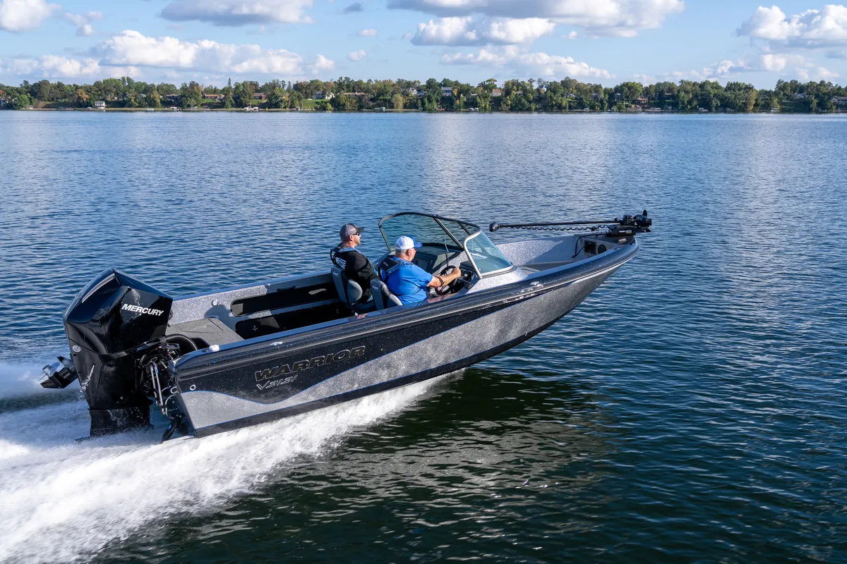 Warrior V21-21 running at speed on a lake with two aboard